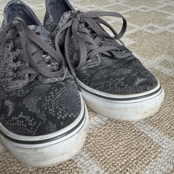 Vans Gray Snake Print Canvas Skate Sneakers Lace Up Low Top Shoes Size 9 - Picture 12 of 12